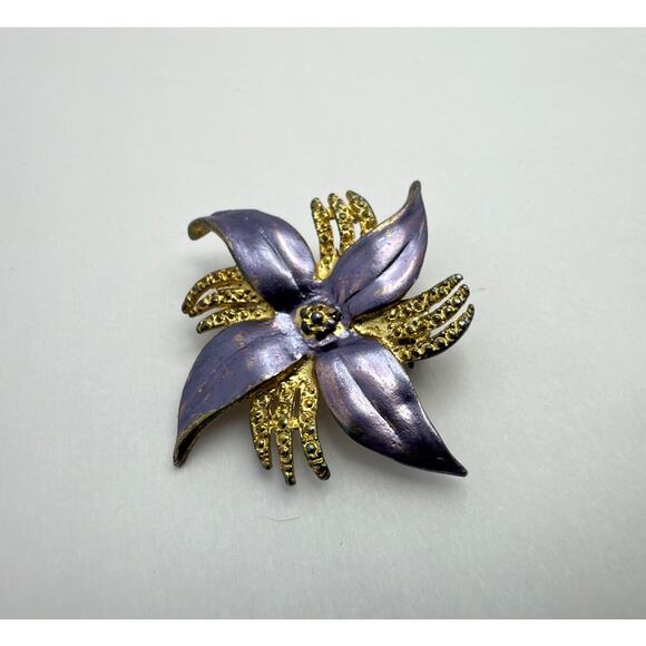 Vintage 70s Sculptural Flower Brooch Purple Enamel & Gold Tone Statement Pin - Picture 1 of 9